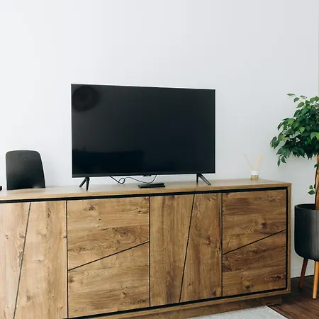 Apartmento Elegante Апартаменты *